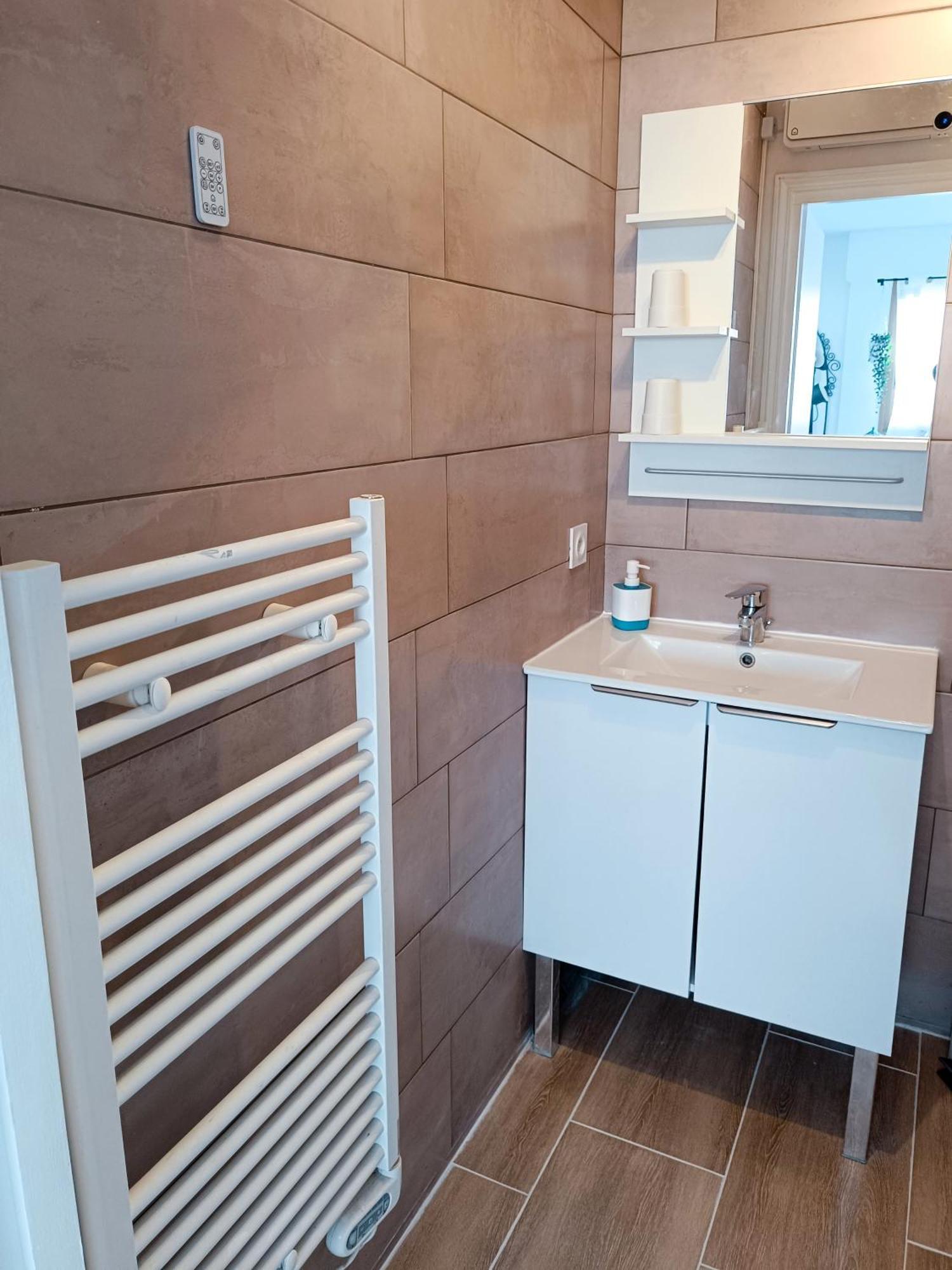 2 Pieces Climatise Avec Balcon Dans Le Vieil Antibes, Residence Avec Ascenseur Экстерьер фото